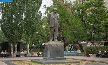 Памятник Аветику Исаакяну |GVT-TOUR Ваш правильный выбор